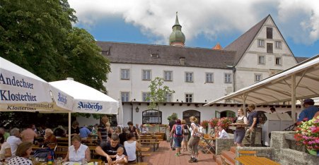 Name:  Kloster Andrechs  10_by_andechs_kloster_biergarten_roland_rossner_3_452x.jpg
Views: 18697
Size:  33.9 KB