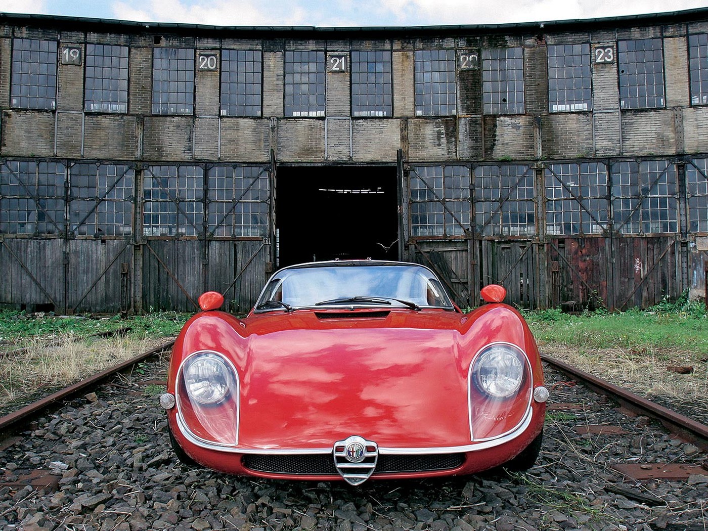Name:  alfaromeo-33-2-stradale03.jpg
Views: 2027
Size:  564.6 KB