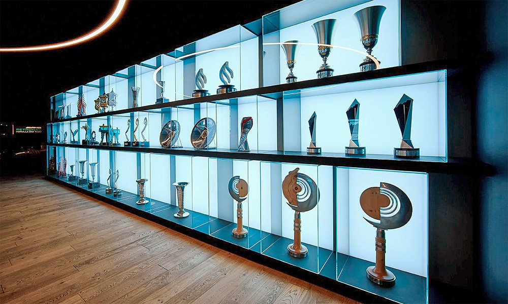 Name:  Mercedes_AMG_TrophyCabinet2.jpg
Views: 385
Size:  252.6 KB