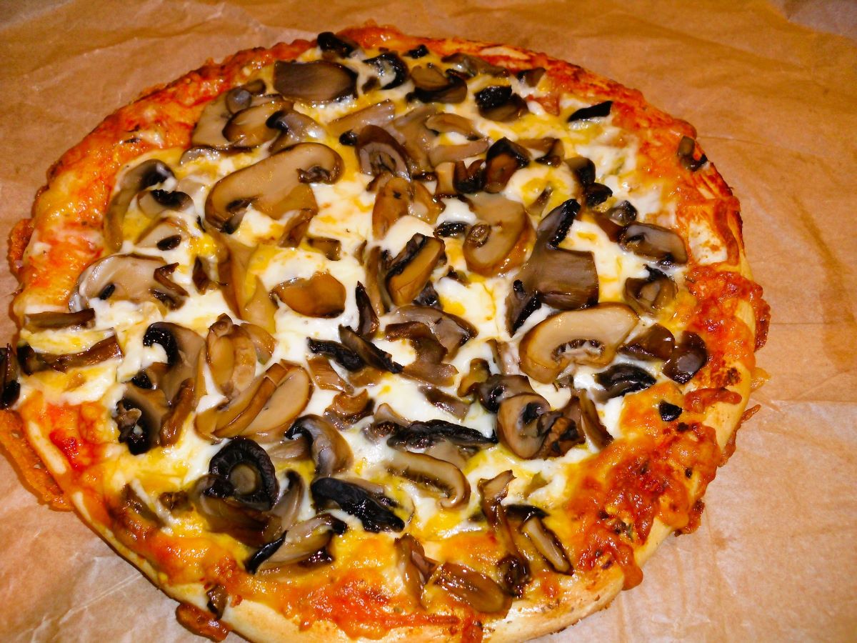 Name:  Funghi pizza..jpg
Views: 2722
Size:  215.9 KB