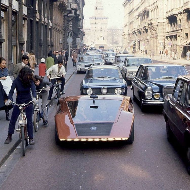 Name:  1970_Milano_Lancia_Stratos_Zero_im_trafik.jpg
Views: 1121
Size:  114.5 KB