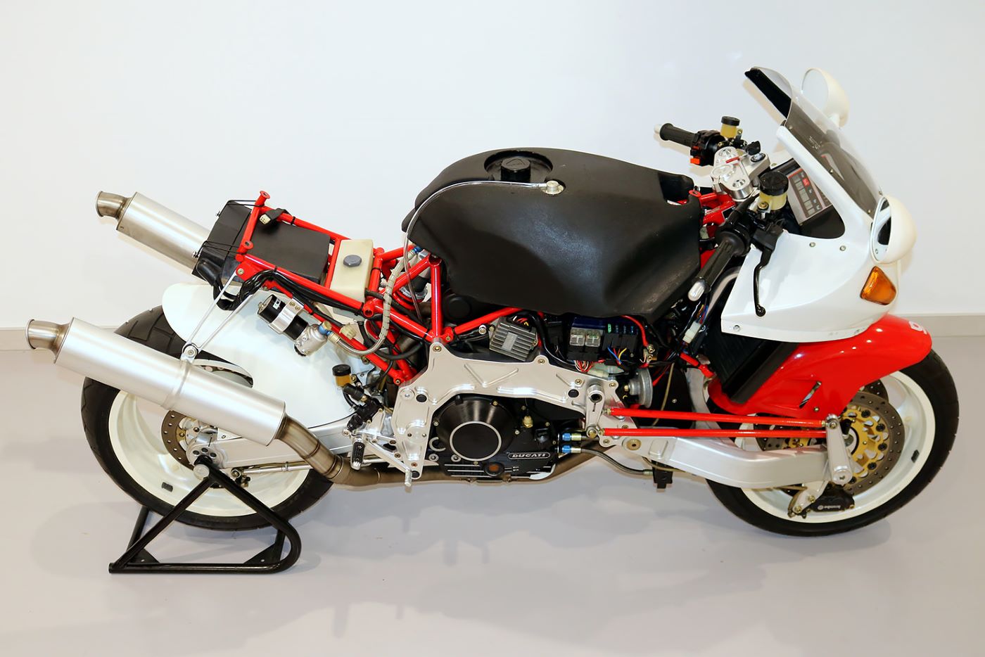 Name:  1991-bimota-tesi-1d-904-3.jpg
Views: 2103
Size:  141.3 KB
