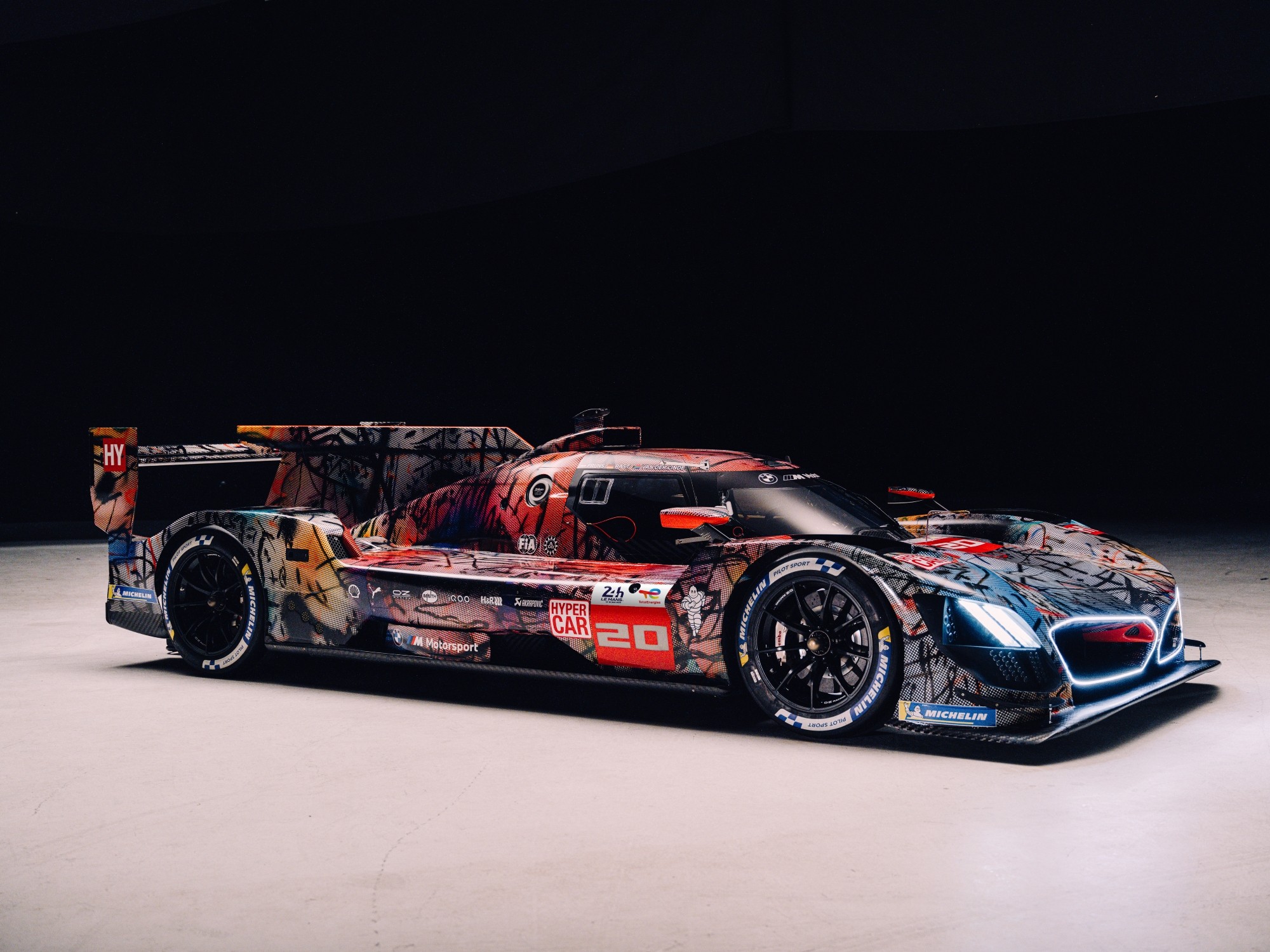 Name:  P90550646_lowRes_bmw-art-car-20-by-ar.jpg
Views: 1372
Size:  500.9 KB