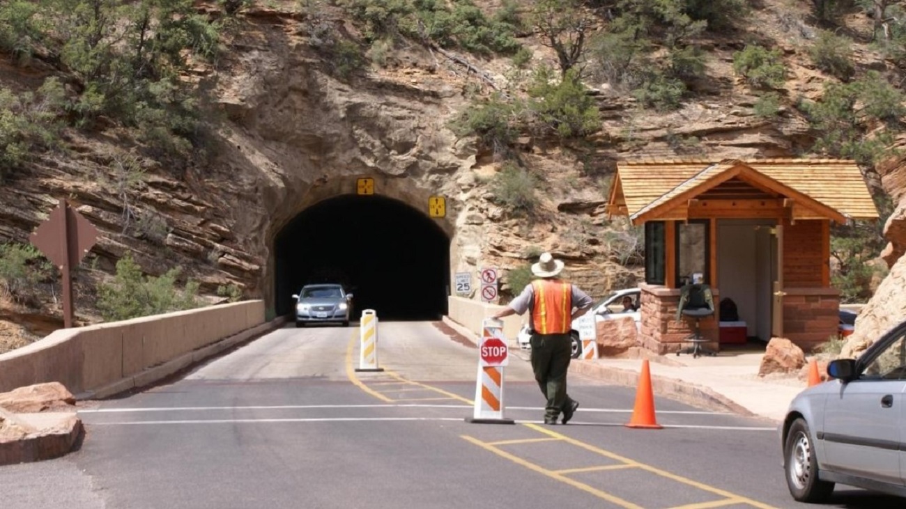 Name:  110-Zion Tunnel.jpg
Views: 2547
Size:  301.9 KB