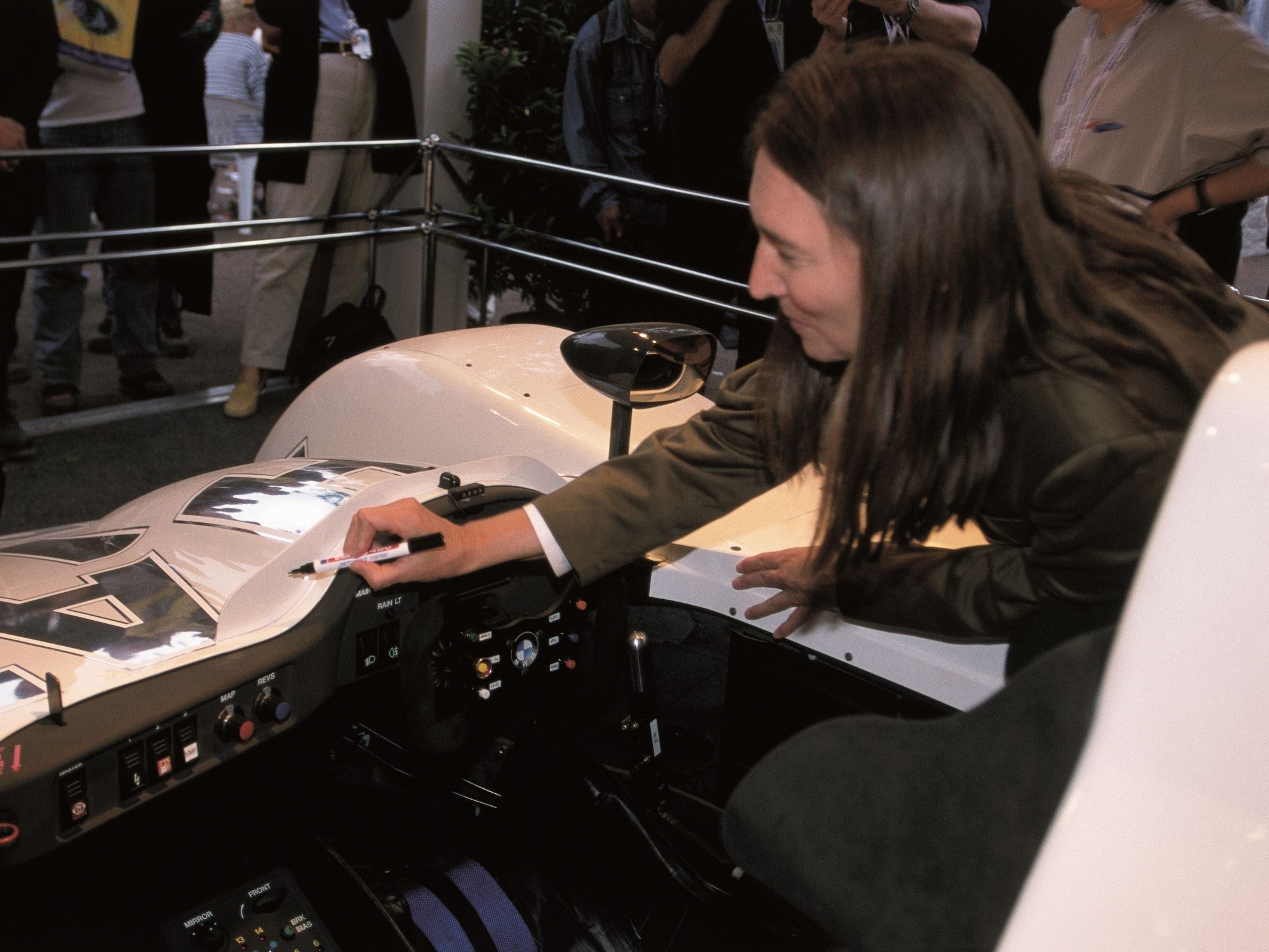 Name:  P90591041_lowRes_bmw-art-car-15-by-je.jpg
Views: 1617
Size:  592.1 KB