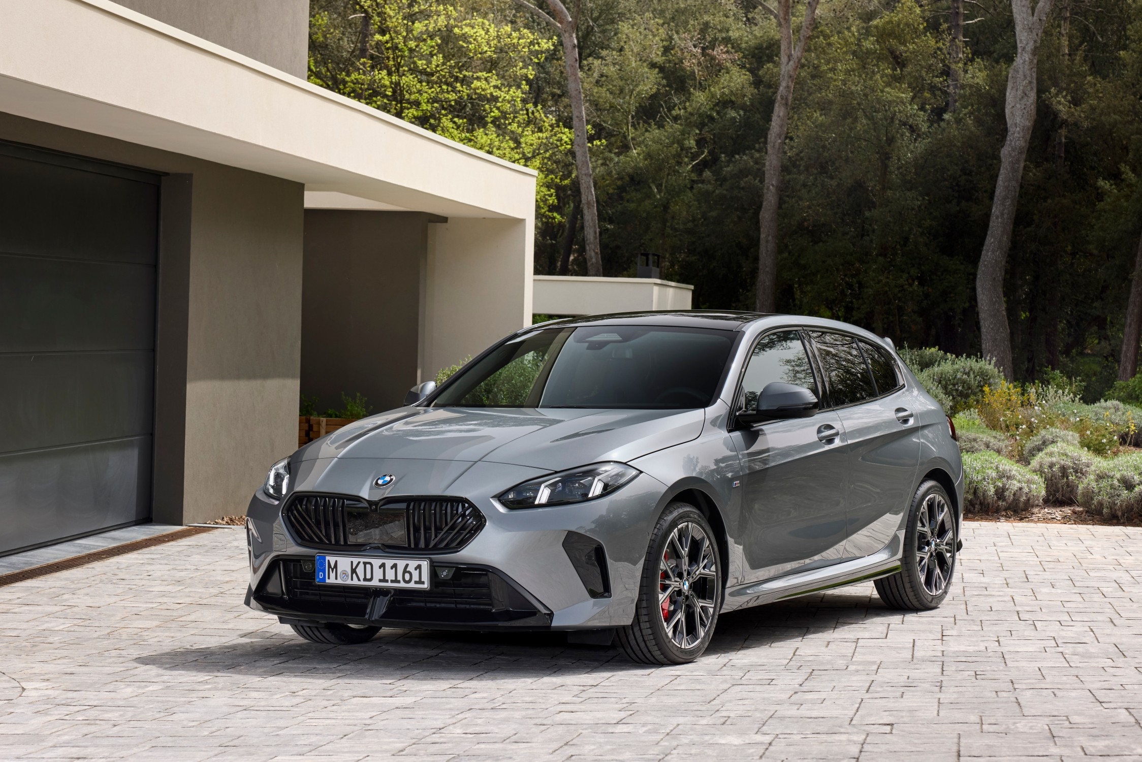 Name:  P90550872_lowRes_the-all-new-bmw-1-se.jpg
Views: 4011
Size:  760.6 KB