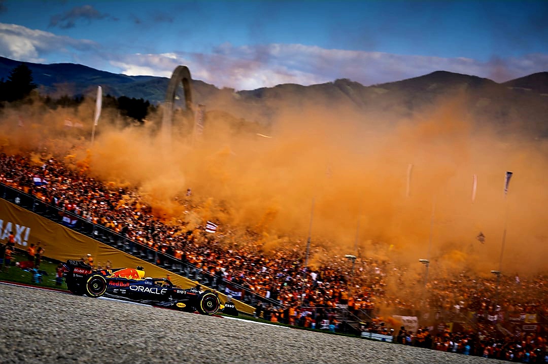 Name:  Verstappen_OrangeArmy.jpg
Views: 148
Size:  225.8 KB